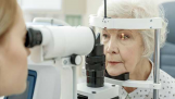 Kiểm tra thị lực sớm cho mắt bị lão hóa: quan trọng nhưng thường bị bỏ ngơ