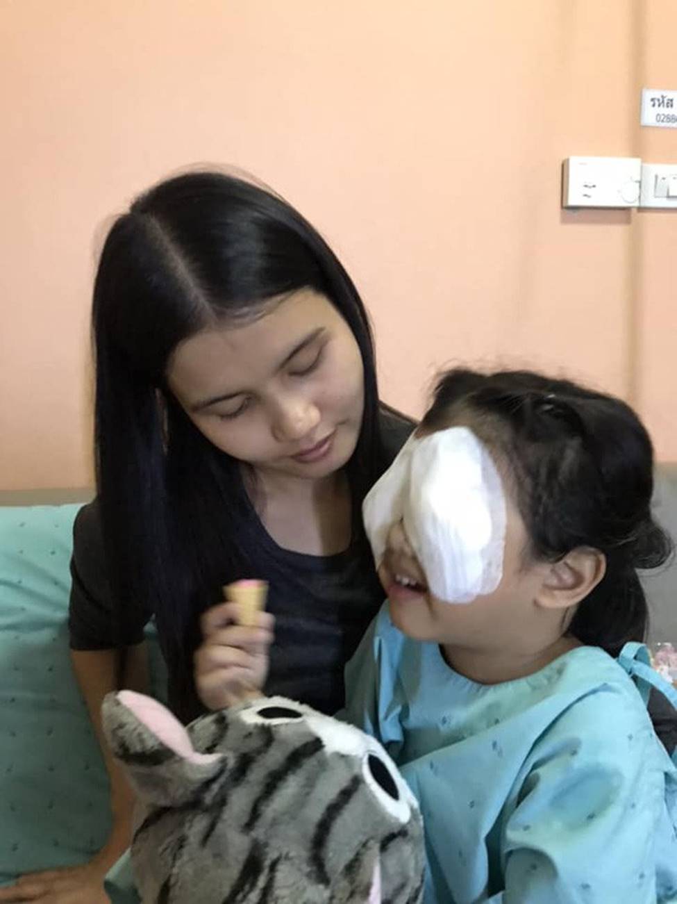 Phẫu thuật mắt cho trẻ em